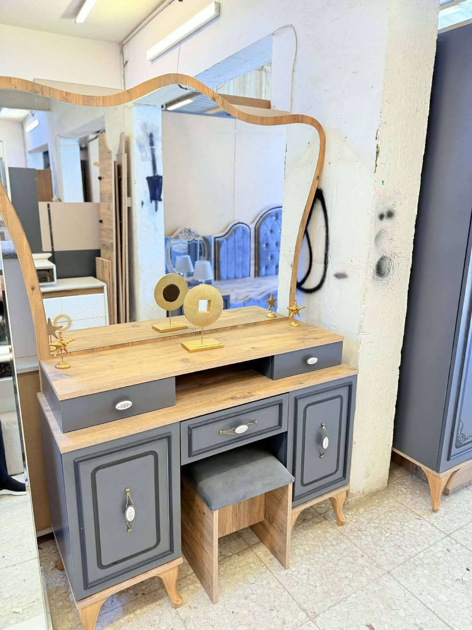 @إشارة ✨ غرفة تركي كانتري زان الأصلي 9قطع 
نظام ابواب 
سرير مخزن عملي 
 قماش وتر بروف أصلي
✨ نظافة 95/💯
 شد ونقل مجاني داخل بغداد
توصيل للمحافظات بأسعار رمزية


**إذا كنت صاحب هذا الإعلان وتريد حذفه لأي سبب، رجاءا أرسل رسالة إلى الدعم الفني**