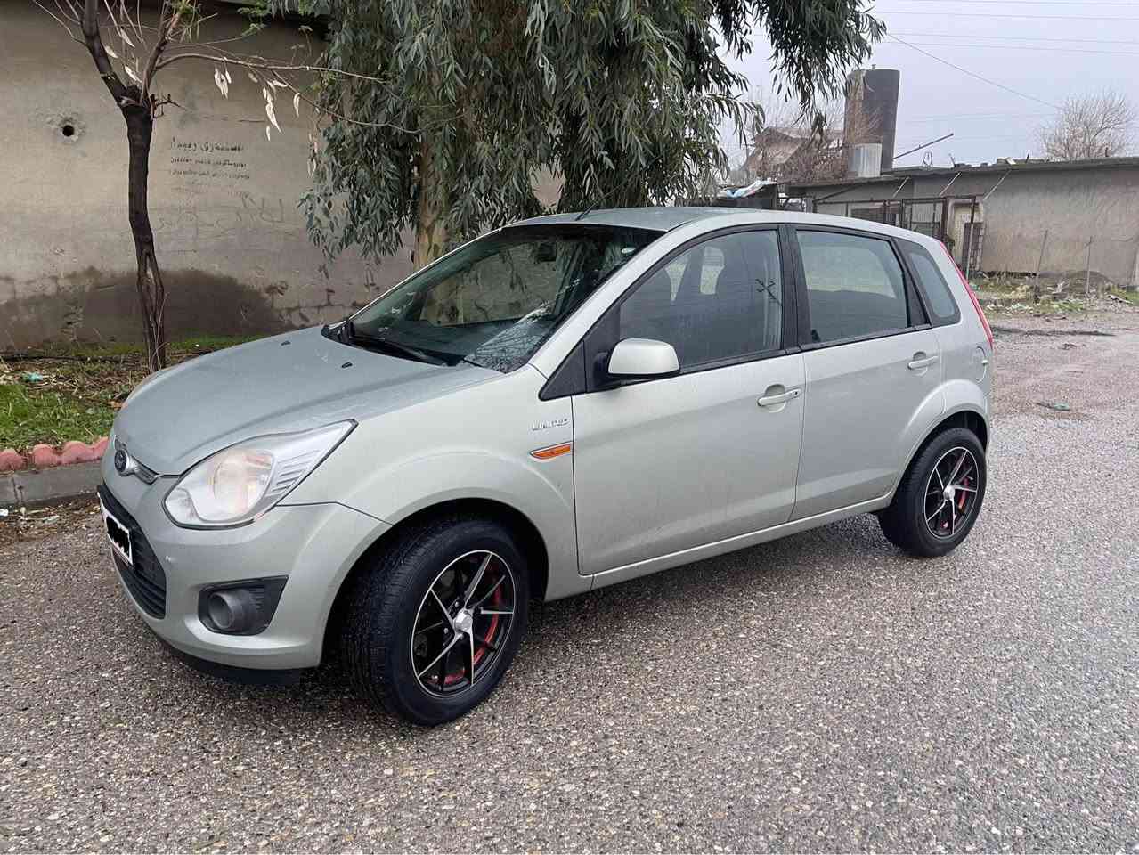 فۆرد فیگۆ 2014
شەریکەی نیڤا سفری کوردستان
سەیارەکە تەنیا 160 هەزار رۆیشتوە گێر و مەکینە بەشەرت 
دینارێک مەسرەفی نیە چوار تایەو ویلی تازەی بۆ بەستراوە
تەنیا یەک دەرگای پەمپە 
نرخی ٨٢ معامەلە بۆ پەیوەندی *********** Singapore
