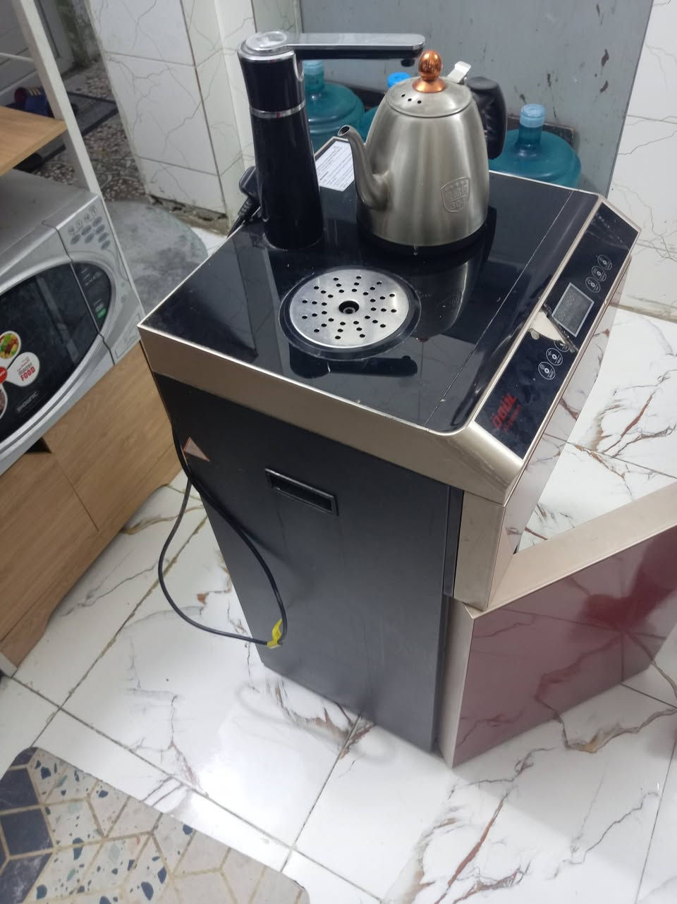 براد نضيف حار بارد شغال سعر 60 مكان لغزاليه بي ضرر بشاشه لمس مابيهة تأثير موضح بصوره مكان لغزالية ***********
