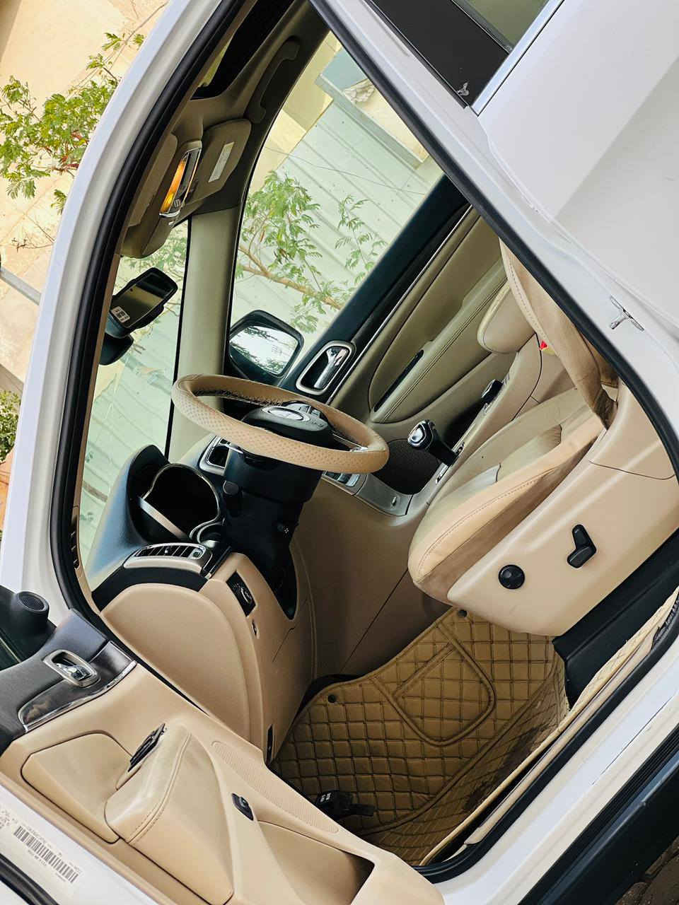 السلام عليكم اخواني موديل ١٤ خليجي السيارة فول ليمتد كل المواصفات بيهه قطعتين بدون دواخل شرط ولا معجون جاهزه وخير من الله السعر النهائي ٢٠٥ مكاني بابل الاسكندريه رقمك ***********
