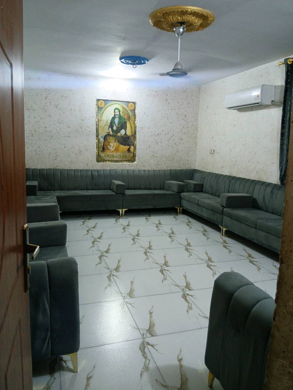 بيت بلدية للبيع مساحه ٨٠ متر معامله واصله للتقييم ،يتقيم ويتسجل باسمك موقعه القادسية ملحق المعلمين السعر 37 مليون وقابل للتفاوض ***********