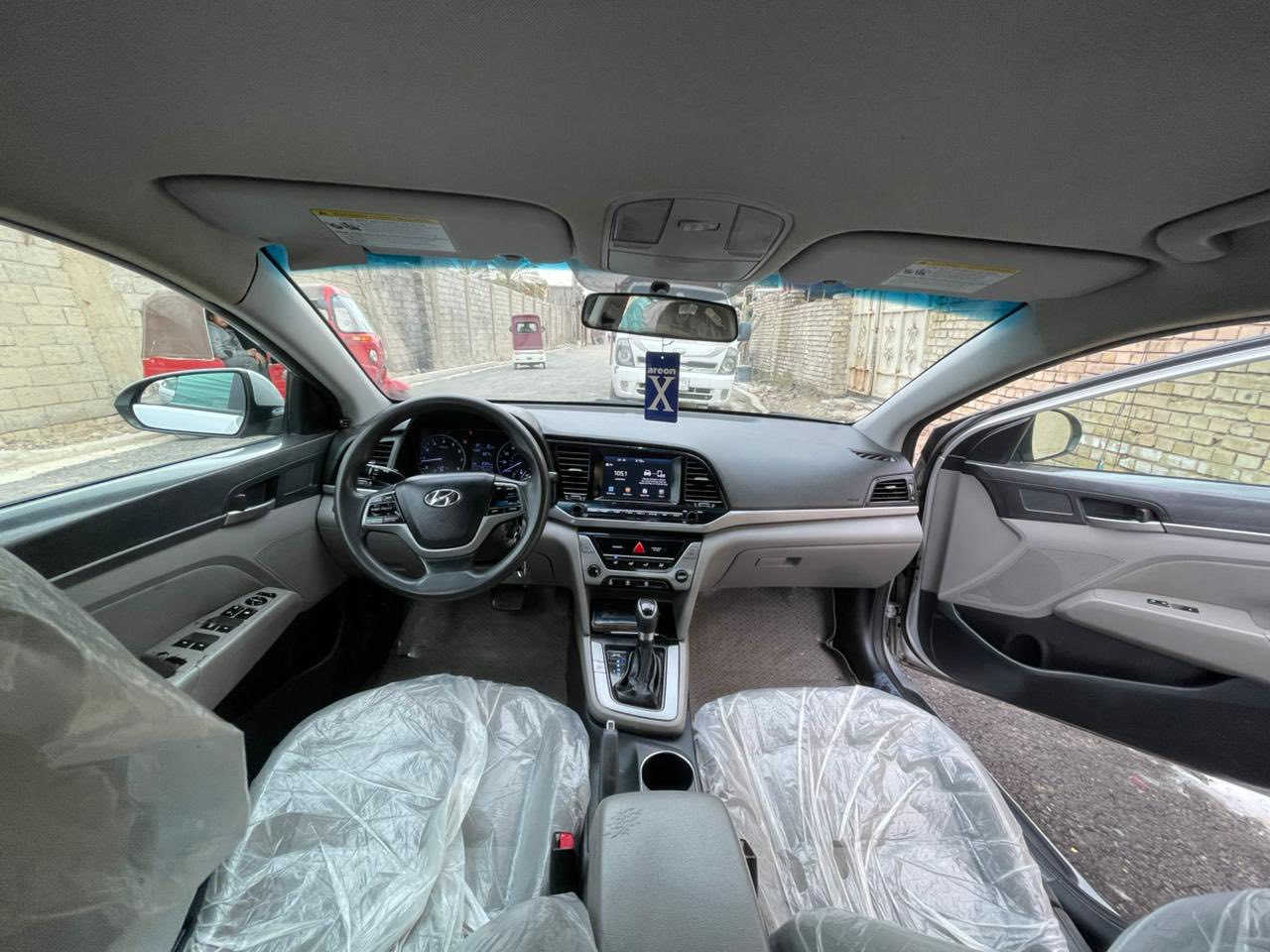 سلام عليكم
سيارة انترا مديل 2017
حادثها بنيد ليبلها واحد 
المكينه والكير خير من الله 
مكينه 2000 دوش 
كير اي تي تخم تاير 
السياره ماشيه 94
منضومه غاز بيها 
السعر 128 وبيها مجال حك الجيه. 
المكان بغداد الشعلة 
***********
