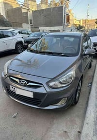 اكسنت ٢٠١٦ محرك ١٦٠٠ ماشية ٨٠ الف خليجي بيها صبغ مكان الرقم الخلفي وبا...