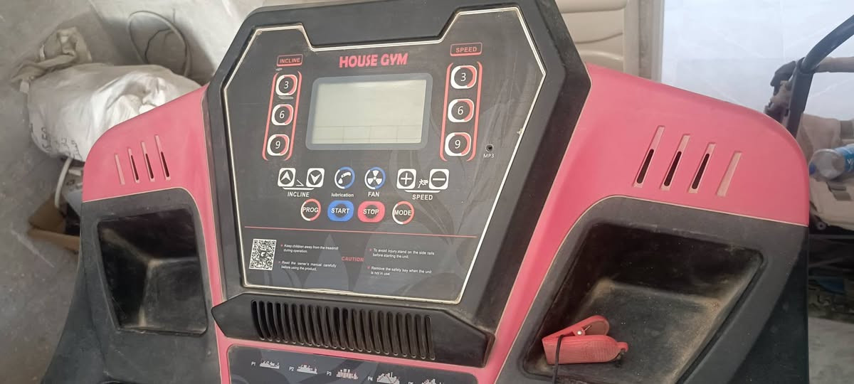 Gyجهاز جري و رشاقه و خزام بطن هزاز لوزن 150 كغم فما فوق مستعمل لسبوع داخل المنزل نو use gym T550
المكان مقابيل جامعه بابل 
السعر 325 الف 
الحاله : جيد جدا 
للاستفسار ***********
