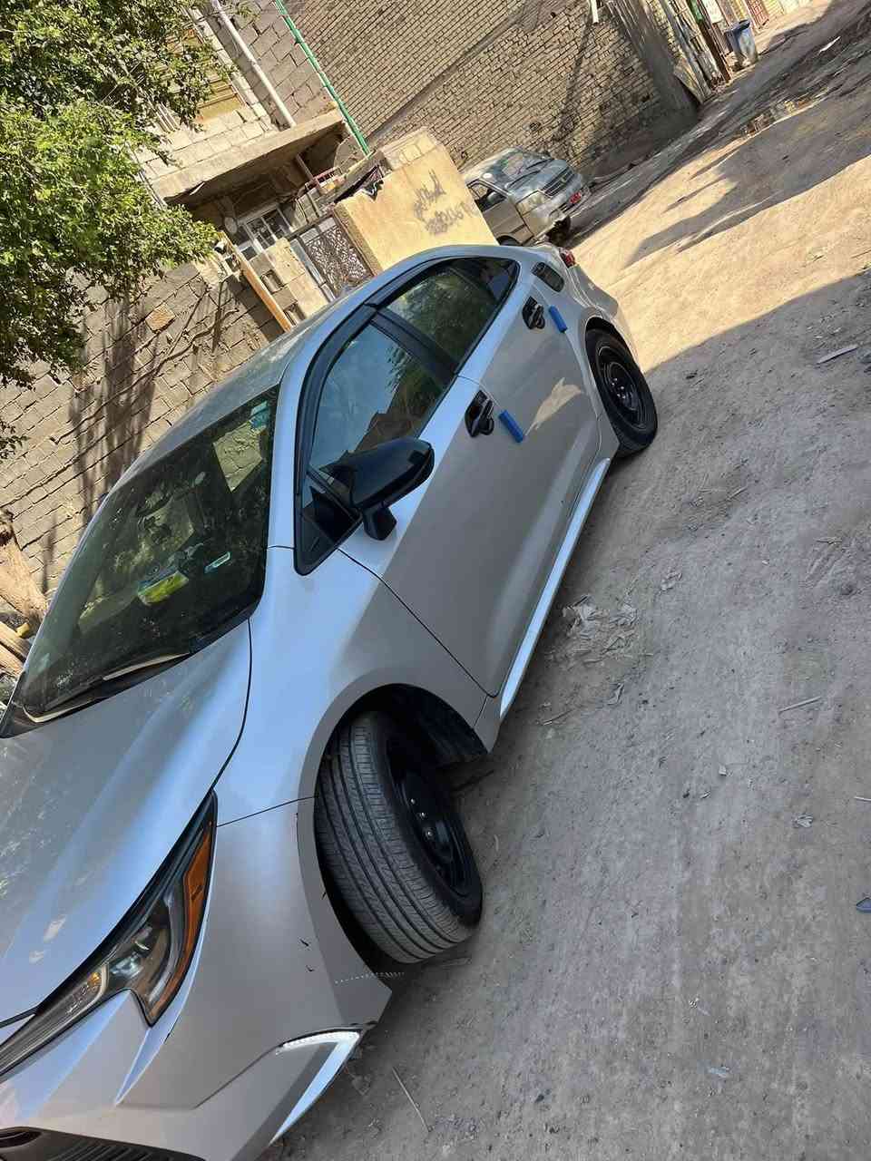 كورلا وارد امريكي ياباني بانزين 
موديل 24 
ماشيه 43 ميل 
محرك 2000 دوش 
بسمي رقم وهزه جديد  
بيها قطعه وحده صبغ جاملغ خلفي وتبديل بابتين نفس صفحه سياره احلا من صور 
اي نقص مابيها محرك كير ع وضع شركه 
اسعر 157ورقه 
 تواصل ع رقم 
***********
