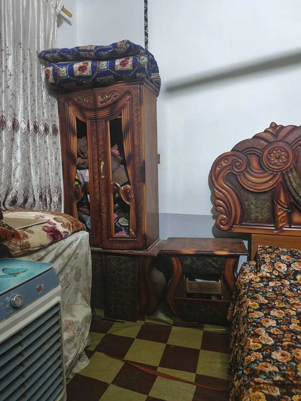 غرفه نوم للبيع نضيفه عوزه بس ترتيب يدات واقفاله المكان السماوه الرميثه السعر 300وبيه مجال للتواصل ***********
