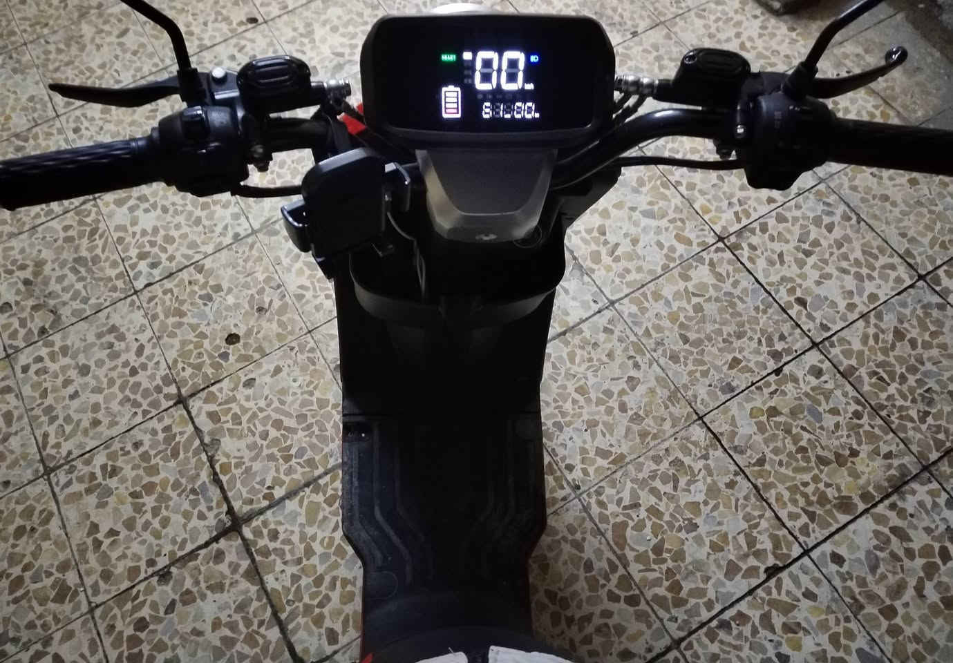 السلام عليكم للبيع دراجه شحن 2025 نوع R900 شركه الريان دراجه نضيفه وكامله من كلشي  سويج 2 بصمه 2 زوج تايرات جدد بطاريات العدد 5 الحجم الكبير 28 امبير مكاني بغداد الدوره ابو دشير الرقم للاستفسار  *********** السعر 400 وبيها مجال للشراي
