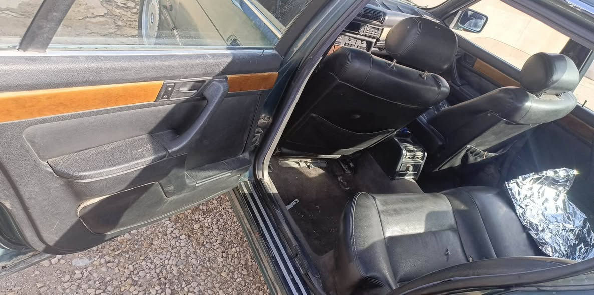 السلام عليكم بي ام حجم 735موديل 91گير محرك شرط تخم تاير نضيف حداديه خلفي امامي نضيف باتري جديد راديتر جديد غرفه نضيفه كهربائيات شغاله سياره شرط التحويل للبيع او مراوس حسب القناعه سعر 30وبيهه مجال حك الجيه***********
