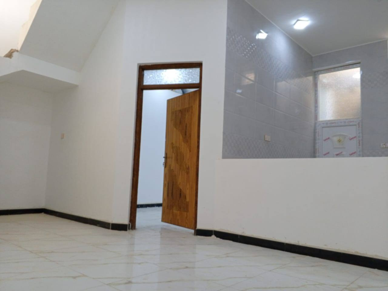 يوجد لدينا دار سكن للبيع ١٠٠م خلفي بناء حديث مسلح حي الفداء مقاطعة ٢٢سعره ٨٠مليون مع المجال للاستفسار الاتصال على الرقم ***********فرع صيدليه بدور
