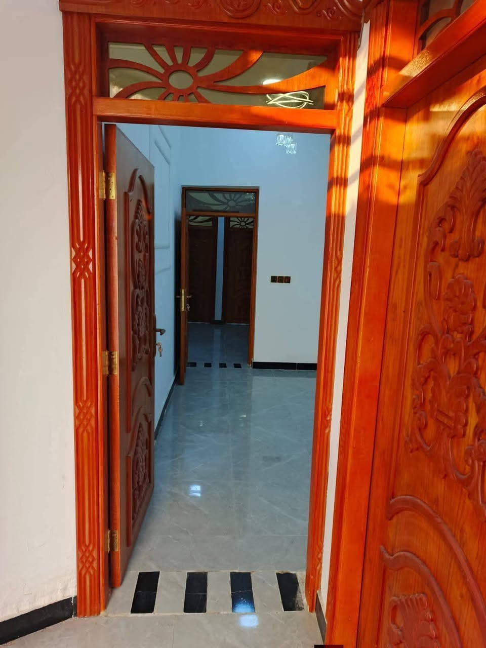 أسعد ألله أوقاتكم بكل خير🌹
اللاستفسار : ***********

توفرن دارين سكن للبيع
ماشاألله البيوت كلش مرتبات
بناء حديث شقل درجه أولى
بيوت فارغات جاهزات لسكن
المساحه 200م
على شارع تبليط مباشرةً 🛣
جميع الخدمات متوفره

محتويات كل بيت ⬇️
دوانيه
صاله ضيوف
موزع
غرف نوم عدد 2
مطبخ
مناور
صحيات خارجي + داخلي

نوع العقار : طابو ملك صرف زراعي سند 25 بأسم عراقي

العنوان : البصره حمدان قرب جامع القدس وقرب مستوصف حمدان

كل هاذ جمال وترتيب
بسعر البيت الواحد 117مليون وبي مجال

اللاستفسار : *********** البصرة, العراق
