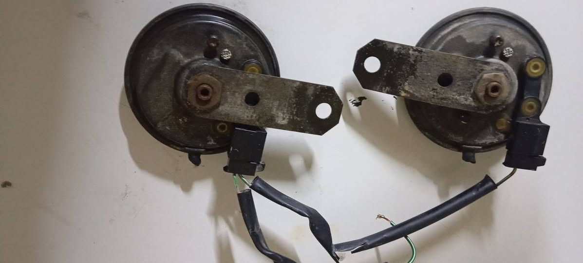 سلام عليكم شباب هورن سيدان فيشة سودة بعدهن بشمع مامقسمات على وضع الشركة. السعر 40 مكاني بغداد 
***********
