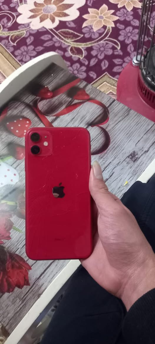 كلشي شغال مامبدل قطعه  فيس ايدي شغال ١٢٨كيكه   بس فطر من شاشه قليله من وره هم رقم هاتف ***********
