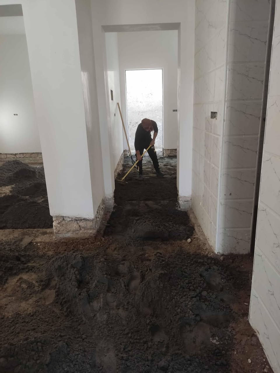 سلام عليكم  / يوجد كادر عمل جاهز/ تصعيد مواد/ تنضيف بيوت/ تفليش/ تكشيط/ تنضيف حدائق/ دفن نهري  / شقلنه ليل ونهار   /ومعداتنه جاهز/ ماعليك بس تصال على رقم  /     ***********
