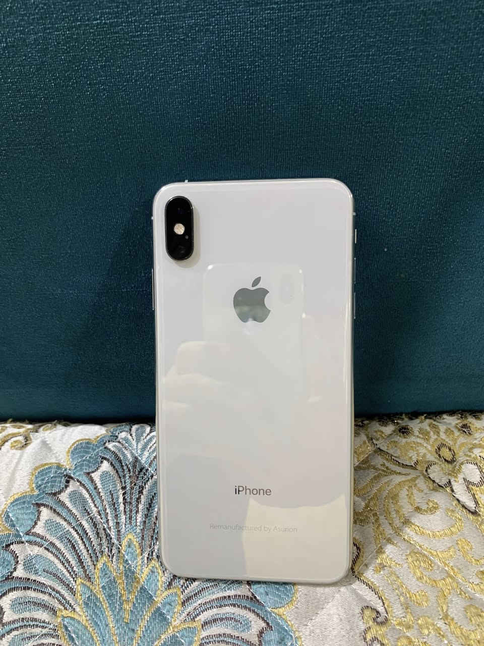 السلام عليكم للبيع آيفون Xmax الجهاز نضيف مبدل شاشا فقط  بطارية 82 ذاكرة 256 السعر 175 وهاذ رقمي ***********
