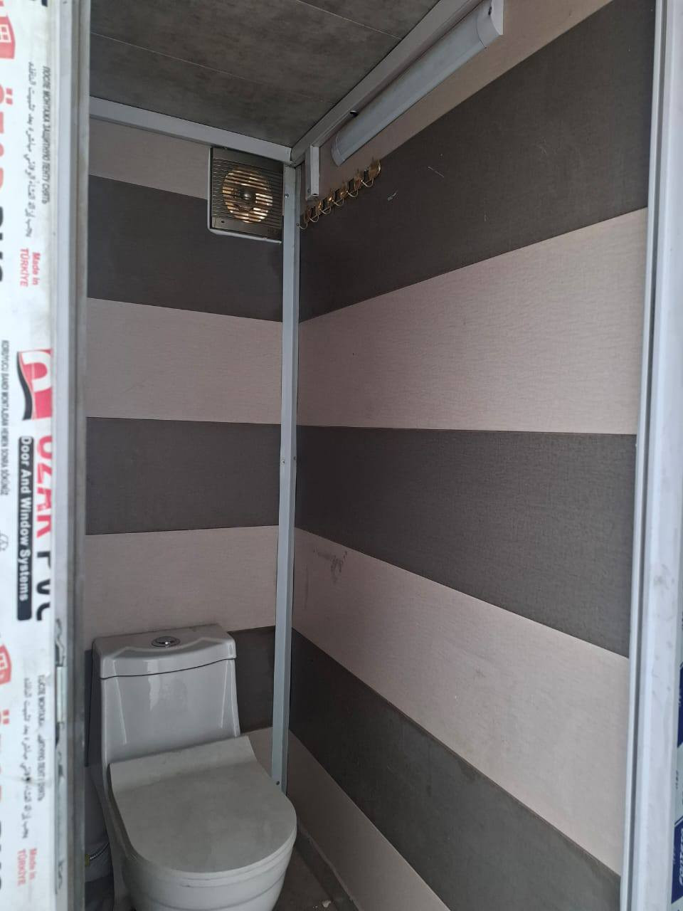 سلام عليكم حمام البيع جاهز بغداد شارع النضال مكلف بل نشر تصال بل رقم***********
