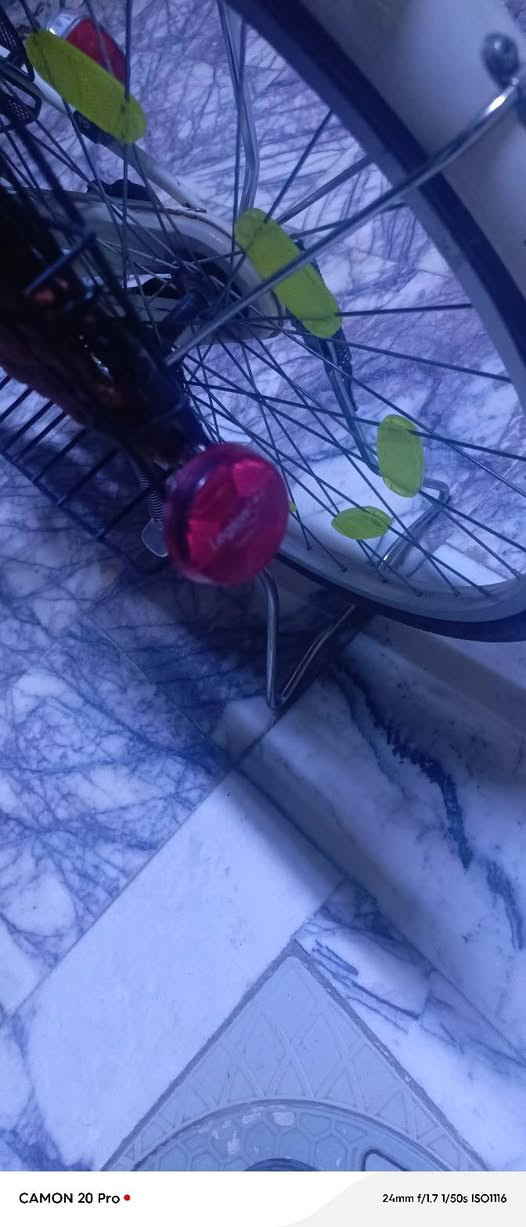 غراض بيسكل للبيع 40شلعة وحدة اذا مفرد الكاسحة ب5 والسلة الصفح ب5 والرماش الصفح ب5 والسهم ب2 والسيباية الامامية ب5 والفردالية ب5 والمراية ب5 والمصاطر ب5 والجرس ابو المراية ب2 والفسفورات 19 فسفورة ب6 والرماش الدائري الصغير ب2


**إذا كنت صاحب هذا الإعلان وتريد حذفه لأي سبب، رجاءا أرسل رسالة إلى الدعم الفني**