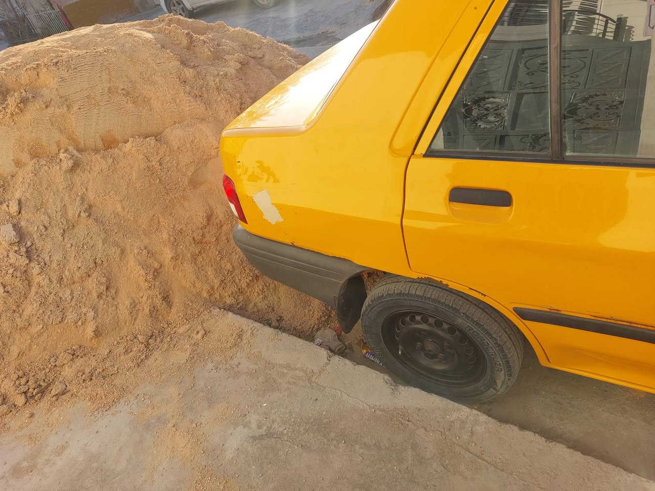 سلام عليكم سايبه موديل ١٨بسمي السياره لوحات جدد سنويه ل٣٠مصفره هيئه وغرامات صدر خلفي  امامي جديد تخم تاير كير مكفول المكينه بدايت بخار بيه طخه موضحه بلجاملغ الخلفي وبيه الشاصي الايمن فطر بي
التبريد بولبرن مال كمبريسر كايم عنوان السياره بغداد العبيدي عارضه ب٤٢وبيه مجال حق الجيه كلشي موضحلك 
***********
