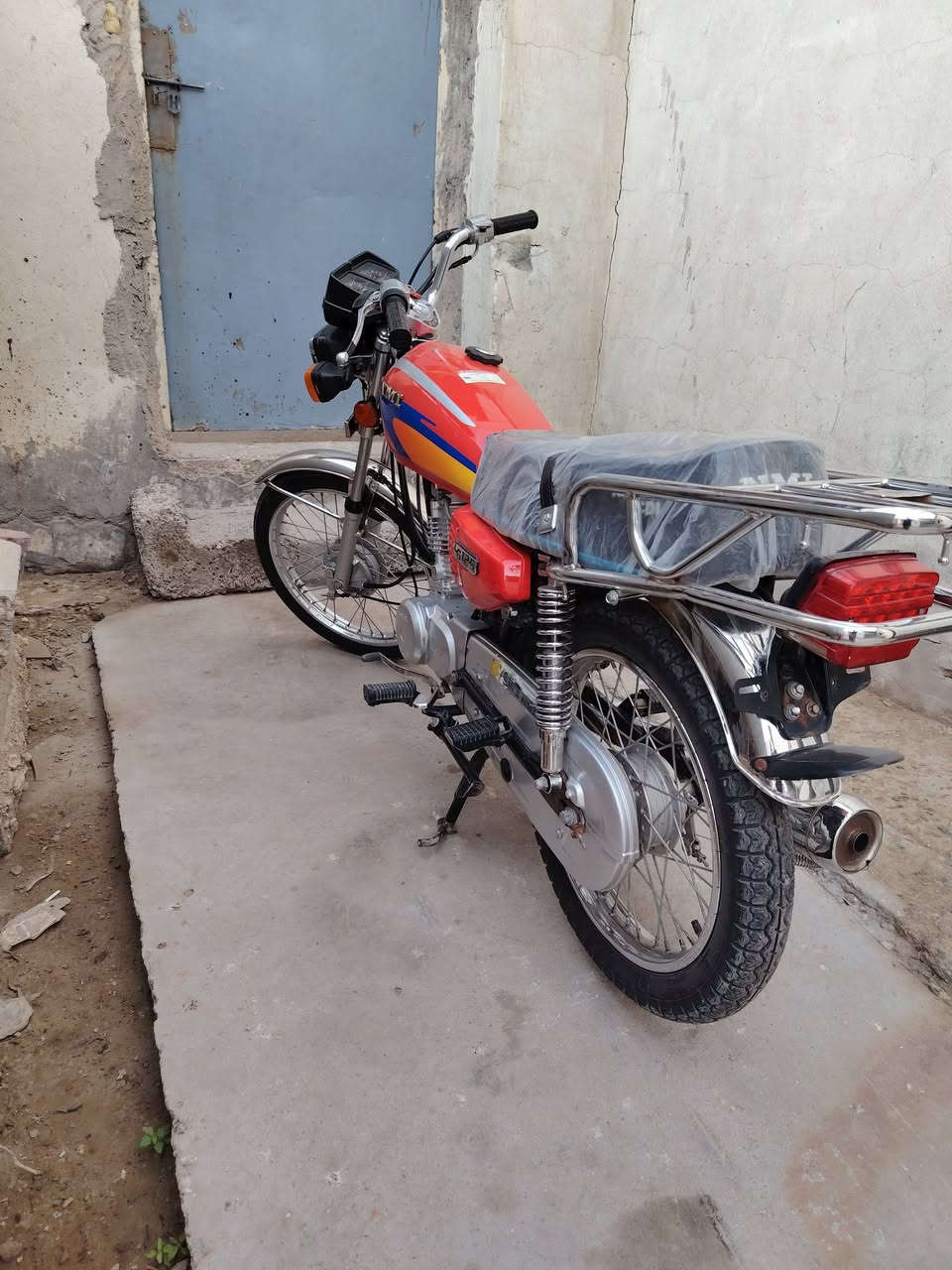 سلام عليكم نامه اصلي ٢٣ مكينه مفتوحه ولفات سنويه ورقم بسمي مكاني ديوانيه سعر ١٣٥٠ وبيه مجال قليل ***********
