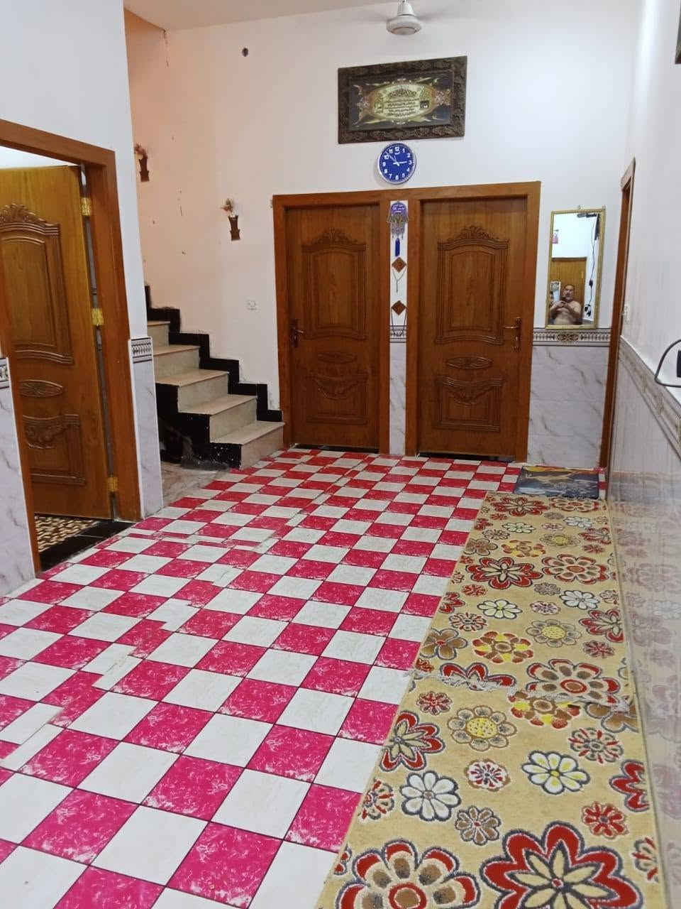 بيع مستعجل
بيت للبيع من صاحب الملك نفسه الشراي احوله اله
 المساحة / 160 متر 
نوع الطابو / ملك صرف
سنة البناء / 2024 البناء بلوك الشلامجة بناء حديث والبيت ركن
طابق واحد
يحتوي على استقبال ومطبخ وصاله وغرفتين نوم وكراج وصحيات داخلية وخارجية
العنوان / البصرة . التنومة . حي الجامعة . نهاية شارع سيد عواد
السعر / 190 مليون وبي مجال
باقي التفاصيل خاص او واتساب فقط 
***********
