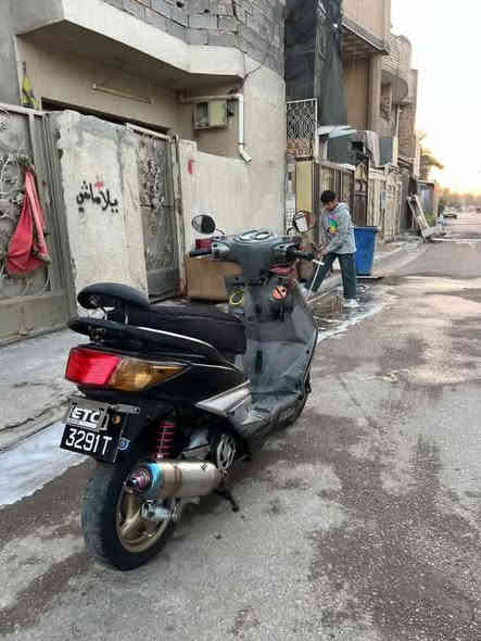 السلام عليكم دراجه سكنس فحل دراجه نضيفه بلاديه متروسه تزويد كلجات ولغراض نته شوف بعينك كامله مكمله سلف نكره وحده كهربائيات شغاله ما نقصهة ايشي مكاني بغداد الشعب ***********
