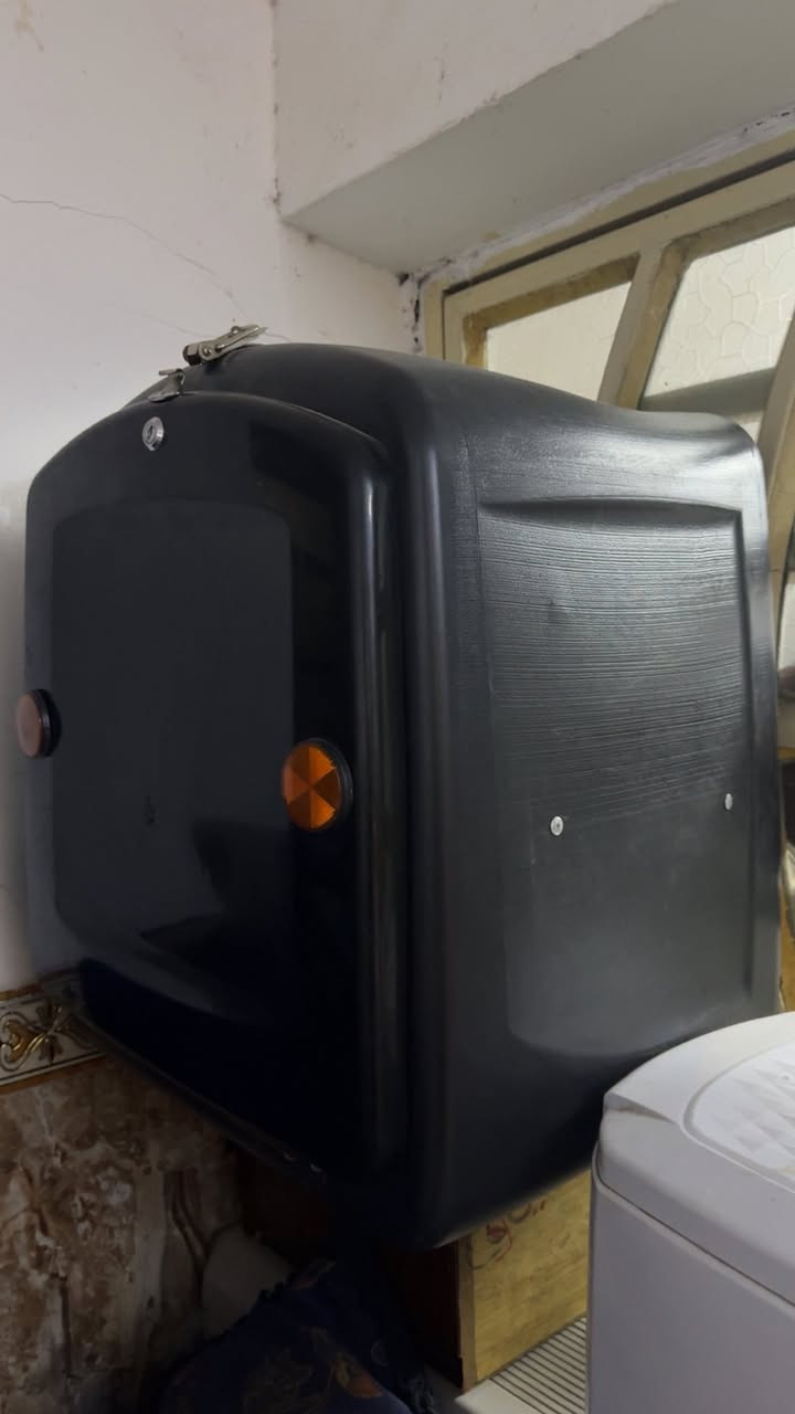 غراض دراجه صندوك 30الف + كامره 40الف + خوذه 30الف  مستعملة قليل للبيع مكاني مدينه الصدر 
***********
