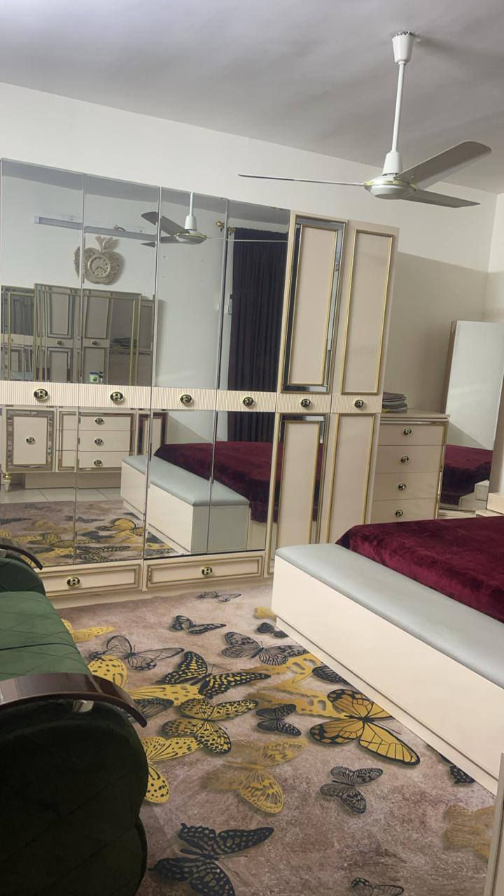 السلام عليكم يتوفر لدى مكتب اور  مشتمل ١٠٠م واجهه ٥ والنزال ٢٠ يحتوي على كراج استقبال مدخلين حولي مطبخ غرفه نوم الطابق الثاني ٢ نوم الموقع حي اور الشارع المقابل النادي العربي مقابل لحوم السجاد في منطقه كراج الموسوي السعر ٢٨٥ مليون فقط بحاجه لتبديل الارضيه للاستفسار ***********
