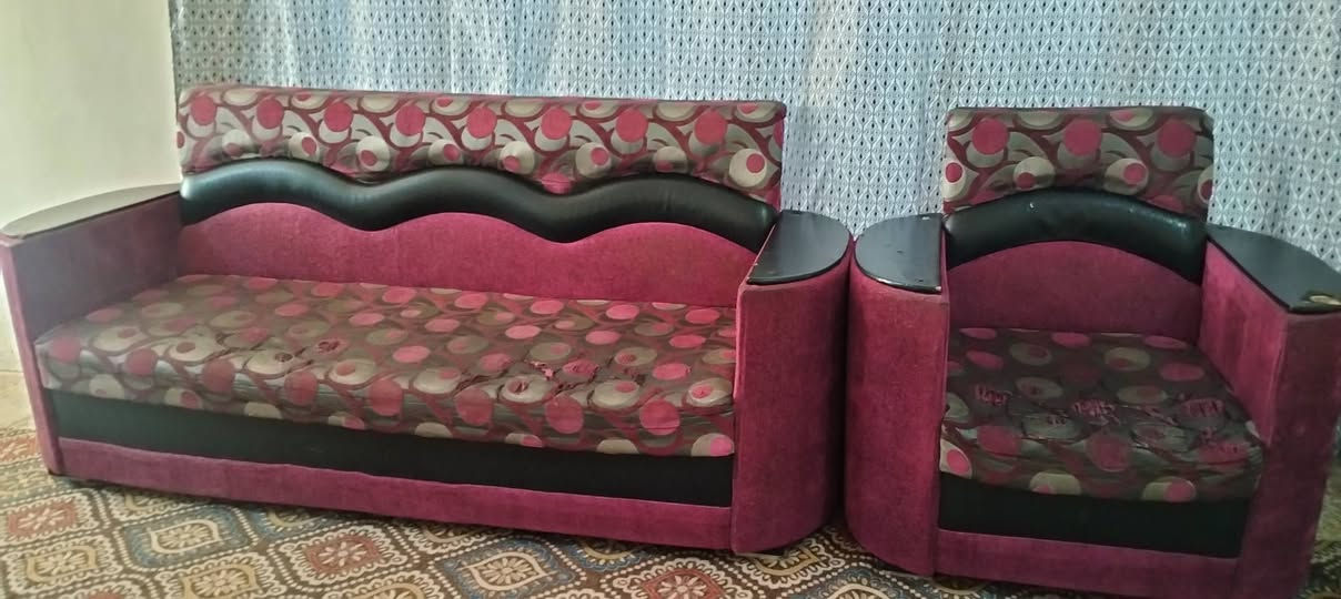 ✨ للبيع
 تخم خشب أصلي
بحالة جيدة ويحتاج فقط "دوشمة"
السعر: 150 ألف وبيها مجال ..
للأستفسار واتساب
***********
