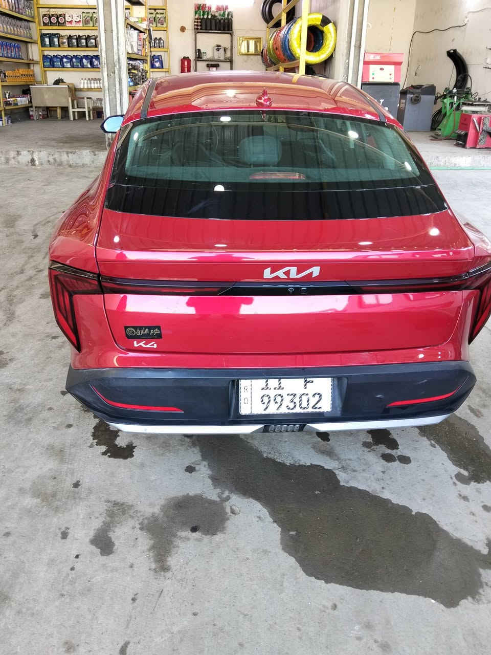 السلام عليكم كي فور للبيع نص فول موديل 25حادثه جاملغ خلفي وربع الباب الحادث موجود بالصور ايرباك بردة فقط مرقم كامل باسمي السعر 180وبيه مجال ***********
