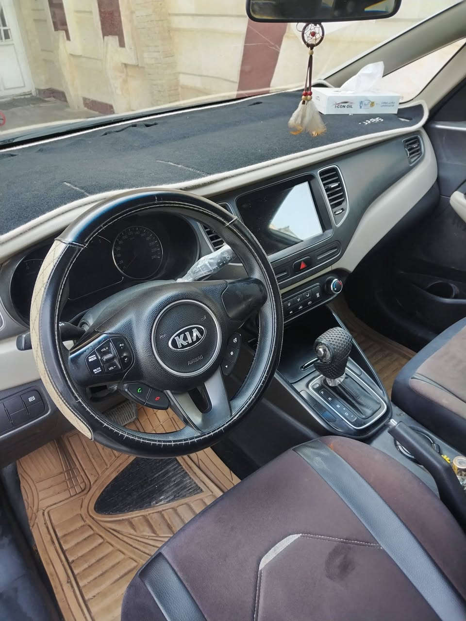 كيا كارنز ٢٠١٤ خليجي
محرك ٢٠٠٠ دوش
٧ راكب، تحكم استيرن
شاشة وكاميرا خلفية
 تدفئه وتبريد
اشارة بلمري
ثلاث مودات قيادة
نظام ايكو اقتصادي
محرك وكير سليم مذكور بالفحص
باب خلفي صبغ والدوسه
السعر ١٤٠ 
بغداد الاتصال ***********
