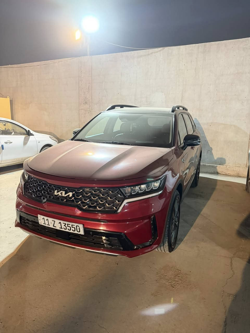 السلام عليكم سورنتو لبيع موديل 2023 أمريكيه  بيه ثلاث قطع الي وره في جه السائق وباب الجنطه موجوده الصوره مال حادث مايشه 20000 محرك 2.5توربو السياره جديده السعر 245وبيه مجال لطيبين العنوان بغداد الجديد شارع المسبح الرقم ***********
