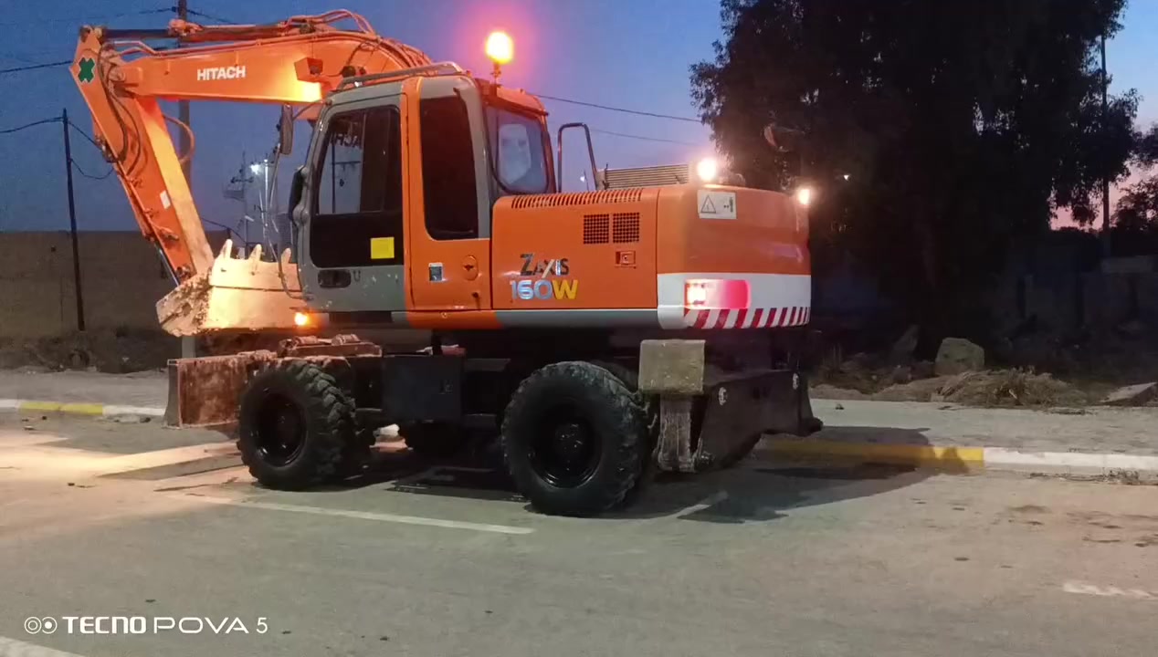 للبيع حفاره هيتاشي مكفوله كفاله عامه 2005، رقم مبايل***********
