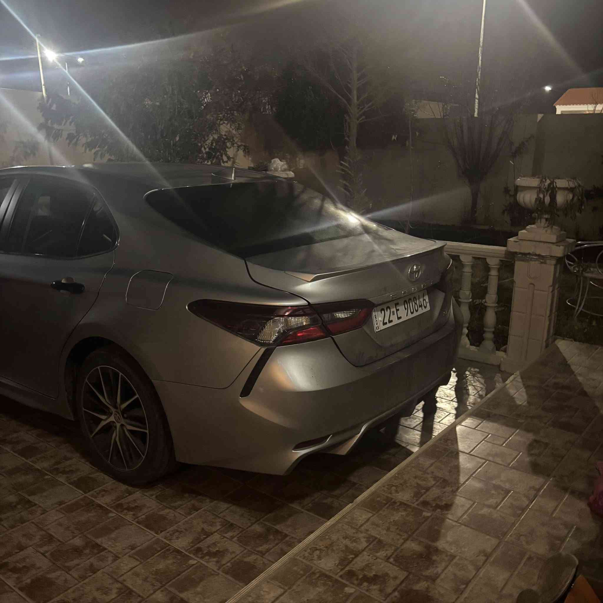 السلام عليكم 
كامري 2021 
مواصفات se 
ماشية 156.000 
ضرر باب و جاملغ الورا جهة السكن وبيها حالوب خفيف 
السونار مرفق بل منشور 
السعر 185 وبيها مجال بسيط
المكان اربيل 
رقم الهاتف ***********
