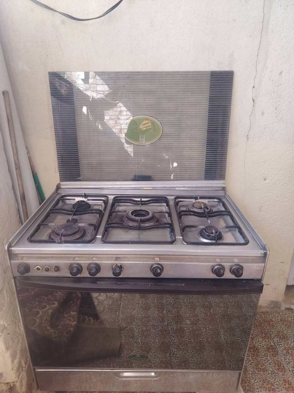 طباخ كريازي نضيف كلش كله شغال حته الفرن السعر 100 ***********
