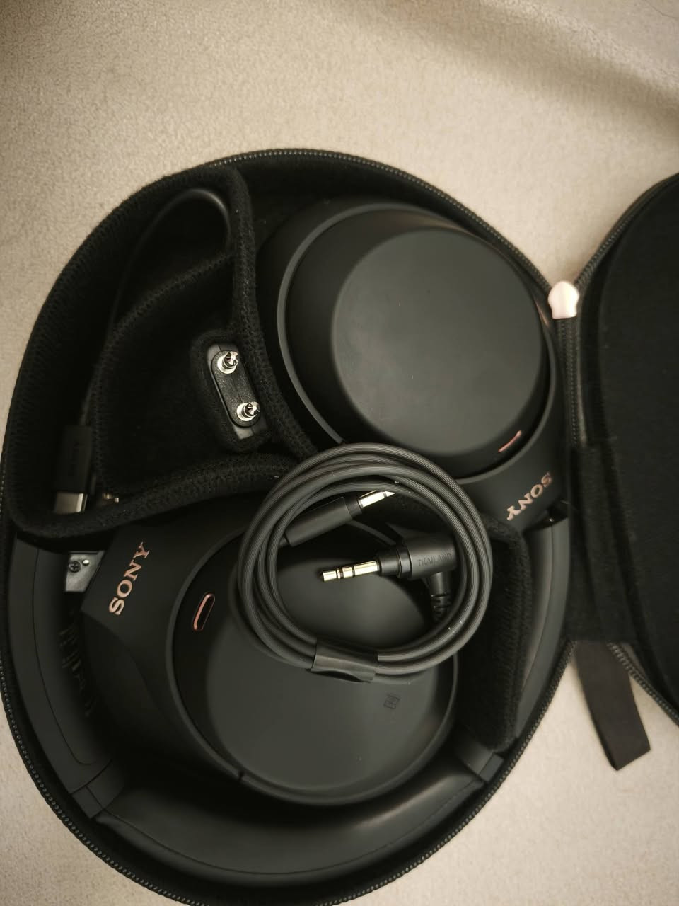 للبيع فقط
سماعة سوني wh-1000xm4
نظيفة جدا واستخدام جدا بسيط 
عارضهة ب 150 الف قفل قفل قفل دينار واحد مابيهة 
عنوان بغداد البنوك 
توصيل ماعندي تجي تفحص وجيك بنفسك 
ممتواجد فيس 
*********** واتس
