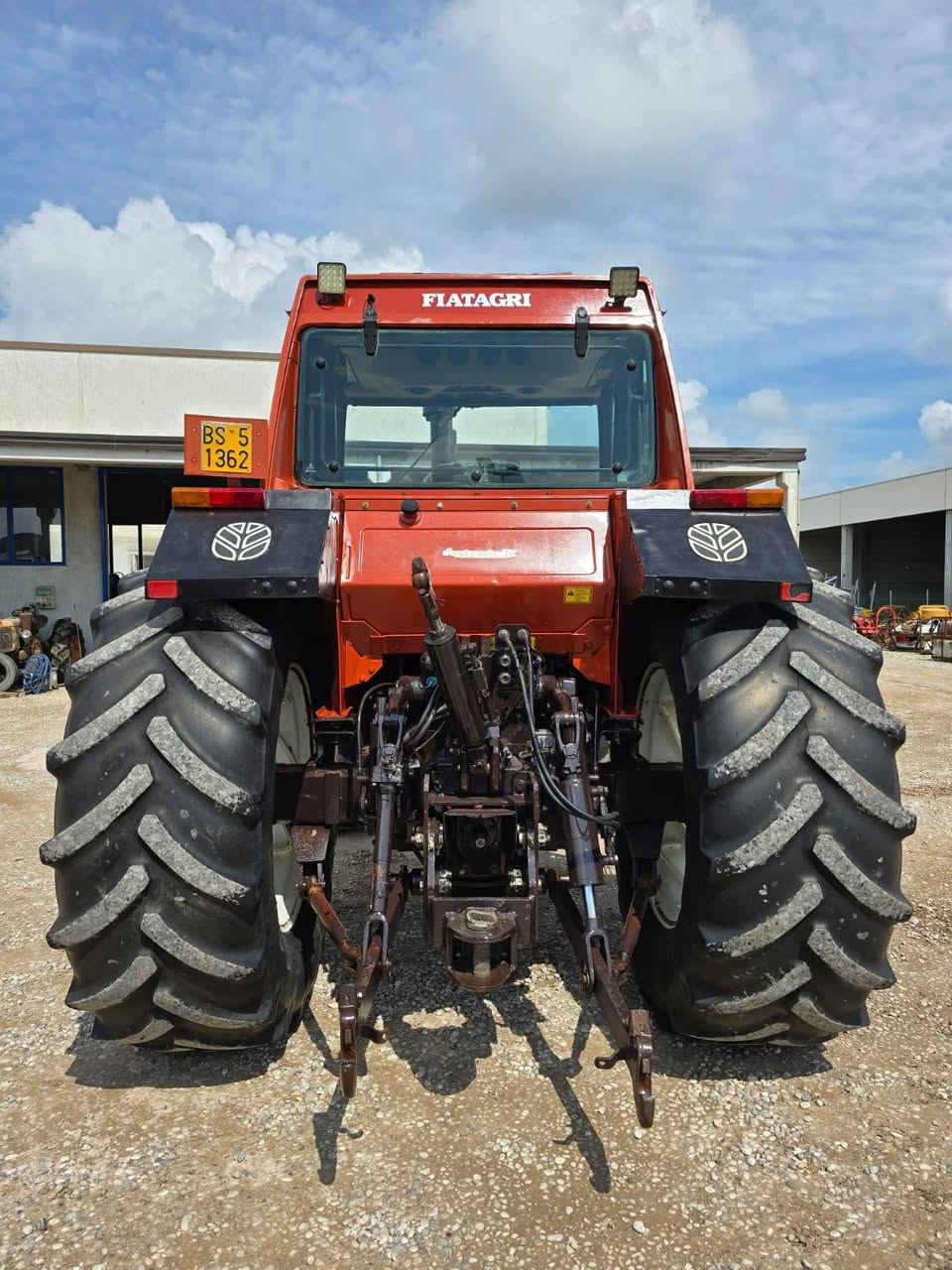 فيات عداد  ٢
فيات حجم موديل 1993 90/188
فيات حجم موديل1993 90/160 مشتغله ٥٦٠٠ ...١٦٠
مشتغل ٦٠٠٠ساعه١٨٠٠
وضع شركه 
جاهز التصدير 
السعر 50الف دولار شامل كمرك وضريبة وشحن مدة الوصول ٢٥يوم بعد الأتفاق


**إذا كنت صاحب هذا الإعلان وتريد حذفه لأي سبب، رجاءا أرسل رسالة إلى الدعم الفني**