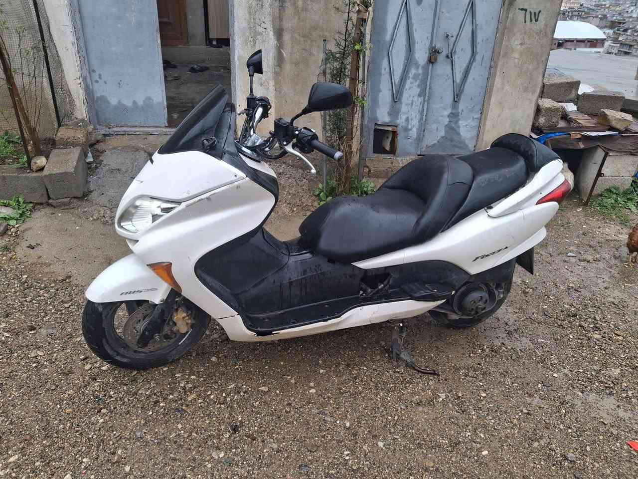 فۆڕزا ۰٨ بۆ فرۆشتن تازە  لای وەستا داود فیل پەمپ و کامل تعمیرم کردوە
 بەس کلاجی دوای خراپ بووە و
پاتری تۆپیوە ئیش ناکات بۆ فرۆشتن ٥۰۰ هەزار


**إذا كنت صاحب هذا الإعلان وتريد حذفه لأي سبب، رجاءا أرسل رسالة إلى الدعم الفني**