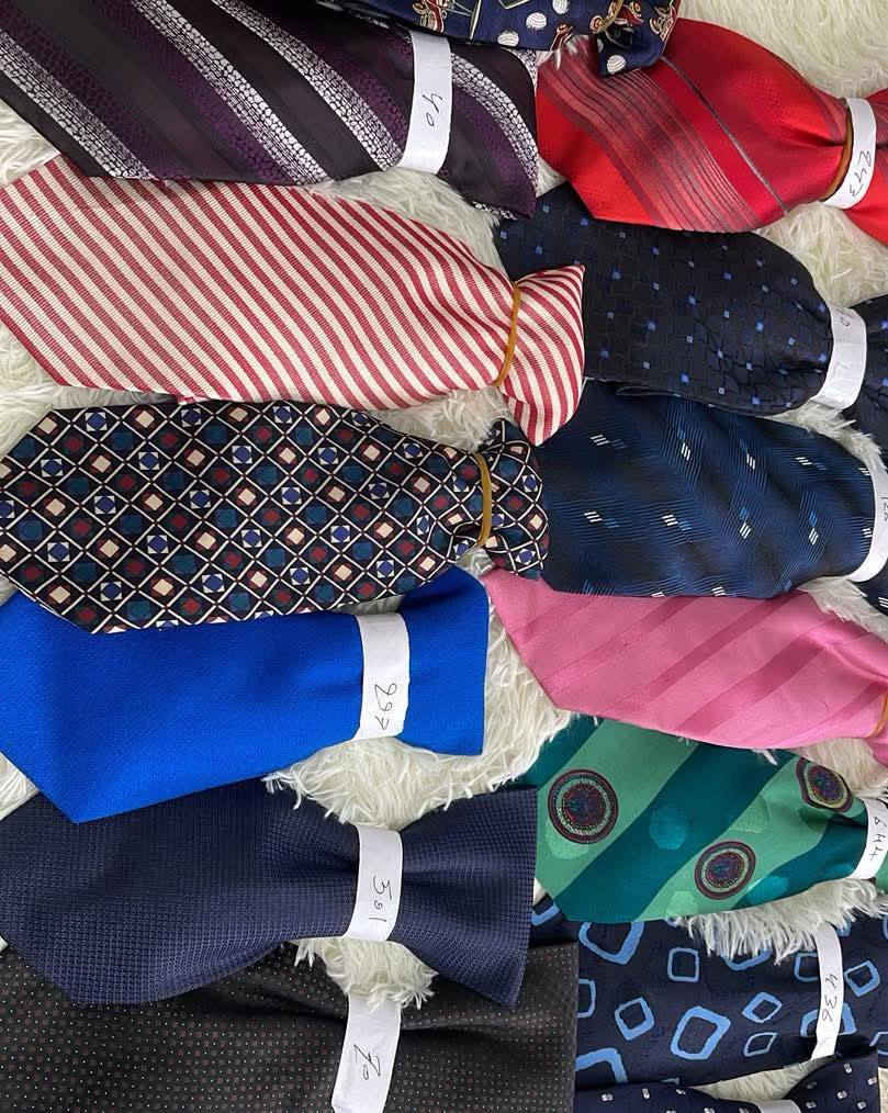 👔✨ أناقة الرجل تبدي من ربطة العنق 👔
أربطة رجالية فخمة
ستايل رسمي وكلاسيك وعصري بنفس الوقت 😎
للمناسبات ✨
للدوام ✨
للعرسان ✨
تفاصيل مرتبة، ألوان راقية، خامة تبين الهيبة من أول نظرة 🔥
إذا تريد تكمل طلتك وتخلي حضورك مختلف…
ربطة العنق الصح تصنع الفرق 👌
نظافة %100

اي قطعة ب 3000 دينار 
سوي سكرين ودزلي على الصفحة👇🏻
عالم الاربطة الرجالية 
 
الكمية محدودة والحجز عالخاص 📩
#ربطات_رجالية #أناقة_رجل #ستايل #موضة_رجالية #اطلالة_رسمية


**إذا كنت صاحب هذا الإعلان وتريد حذفه لأي سبب، رجاءا أرسل رسالة إلى الدعم الفني**