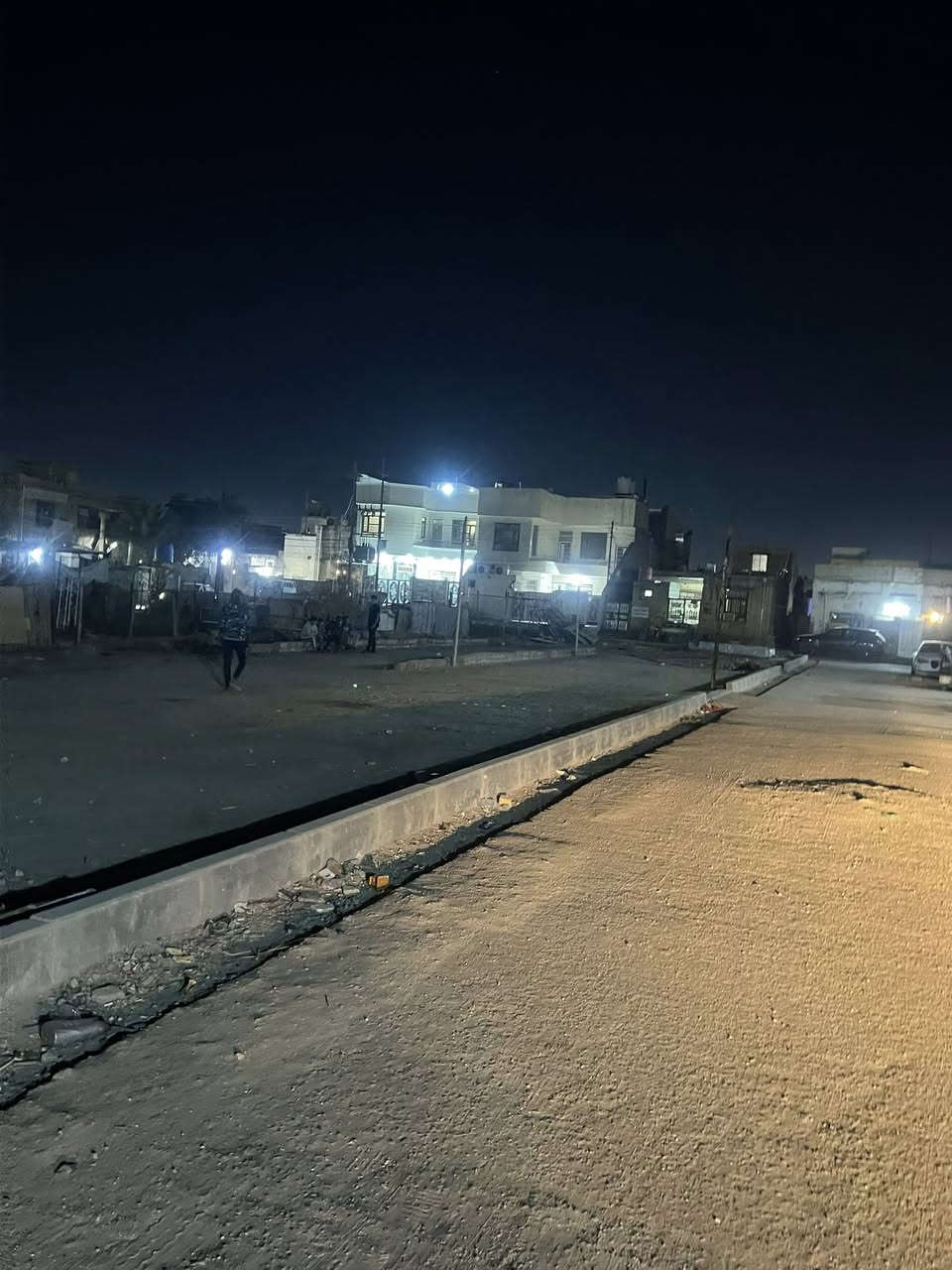 السلام عليكم
بيت للإيجار بشارع الملعب،يطلع عل شارعين بشارع الكشك يحتوي على  صحيات وغرفتين ،صالة ،استقبال ومطبخ بحتياج  الى صبغ فقط البيت نظيف بناء2023امامي مقابيل ساحه التصال ***********
