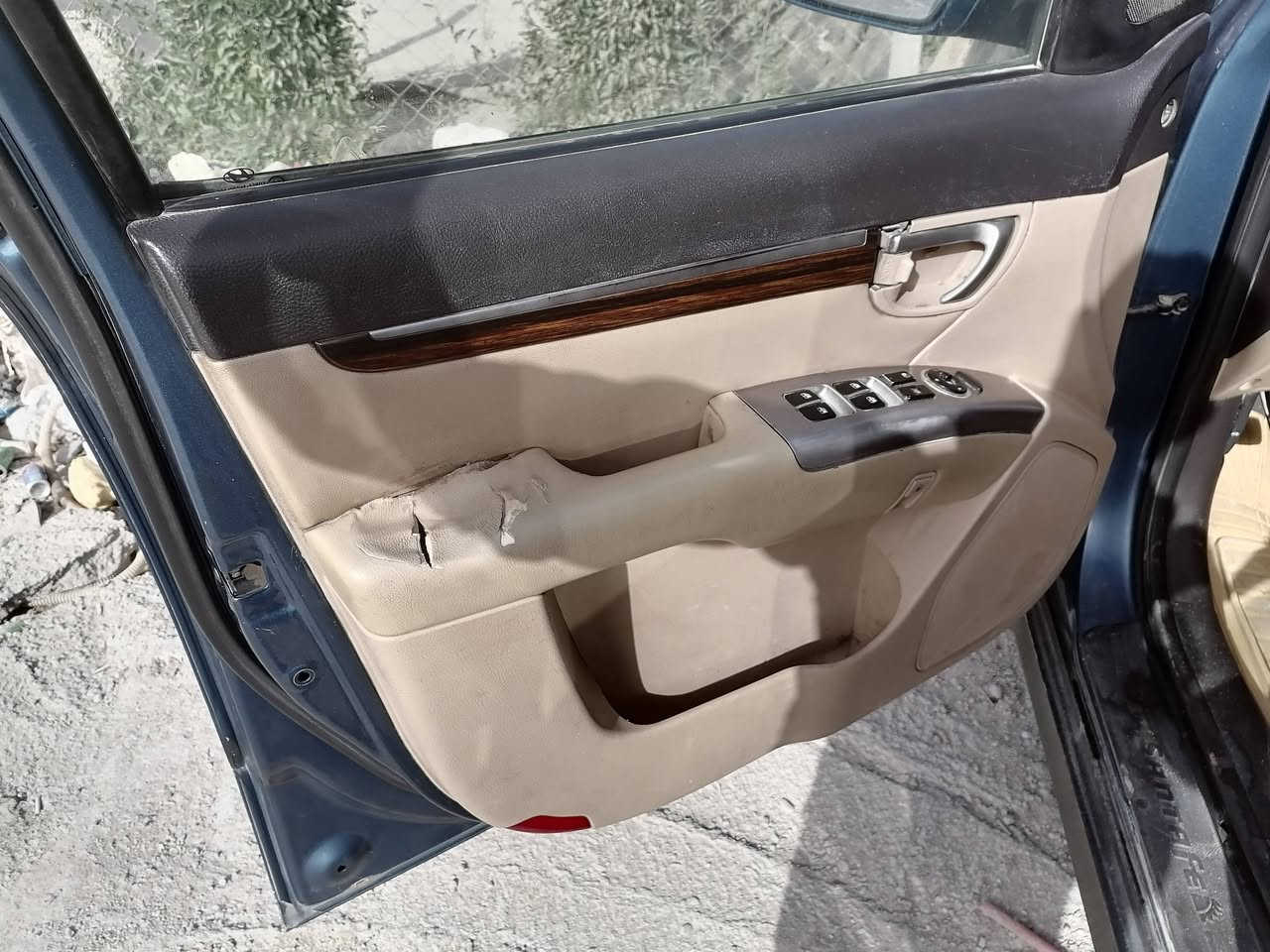 سنتافي 2012
رقم دولي بيه جاملق وباببين على بارد مكينه 6سلندر 3500
7راكب تدفئه وتبريد تحولين مباشر السعر 140 وبيه مجال
للاتصال ***********
