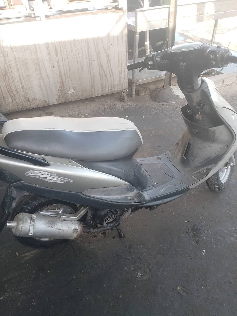 سلام عليكم ورحمت الله وبركاته
من رخصت ادمن 
دراجه للبيع منغولي دراجه حلوه ما بيه كل نقص تاير جديد مكينه ما مفتوحه كهرباءيات كامله سلف هندر شغاله باتري جديد نكره سلف 
سعر 450 وبيه مجال لشراي عنوان بغداد مدينة صدر تقاطع كسره وعطش لبيوت مال ابو درع هاتف 
***********
