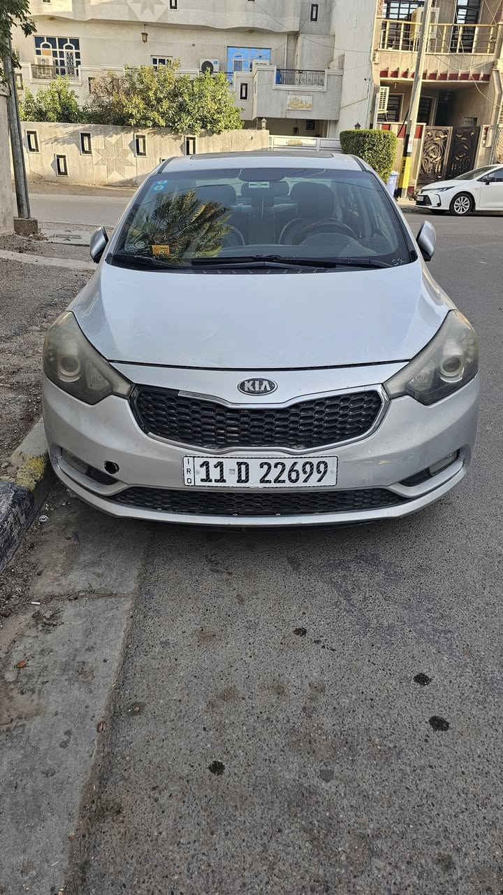 السلام عليكم السياره البيع فورتي  حدثه قبق جنطه وجاملغ  وبيه باردبلباب مواصفات السياره فول بصمه فتحه بيبان بصمه كشن كهربه كشنات تتفه هيتر نضام مري شفط  السياره بسمي رقم وسنويه جديد ماشيه ١١٣  شديتله محرك جديد  توني شاده.  السعر ١١٢ مكان السياره بغداد الكاضميه ***********
