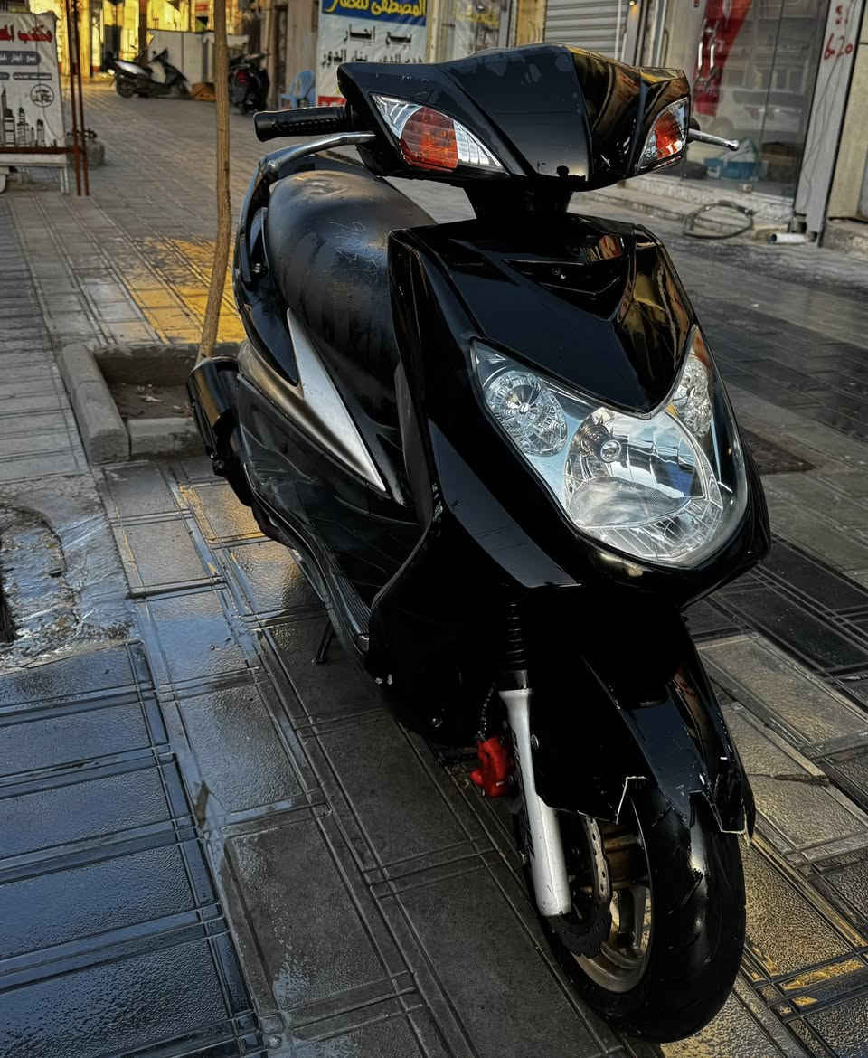 السلام عليكم سكنس فحل كوري نضافة مثل ماموضح بلصوره كفرات بلادية مكينة بلادية ممفتوحة قبق كلجات كوسو رياضي فقط عداد وشاشه عطلان السعر 800 وبيهه مجال كلش بسيط مكاني بغداد العطيفية 
للاستفسار ***********
