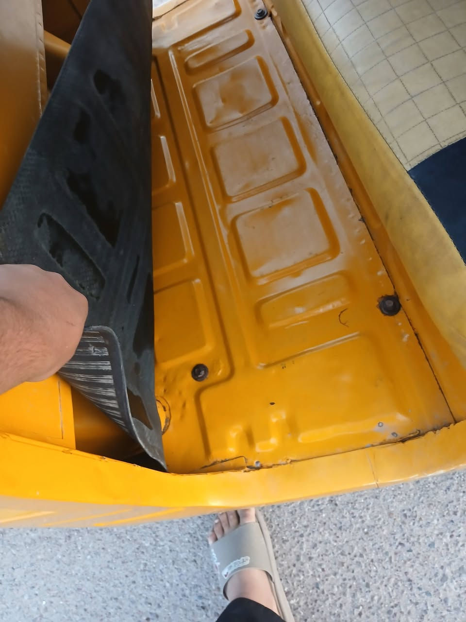 السلام عليكم تكتك مديل 18شهر 8 رقم وسنويه بكاني قرب صيطرت الشعب سعر 5700رقم تلفوني ***********
