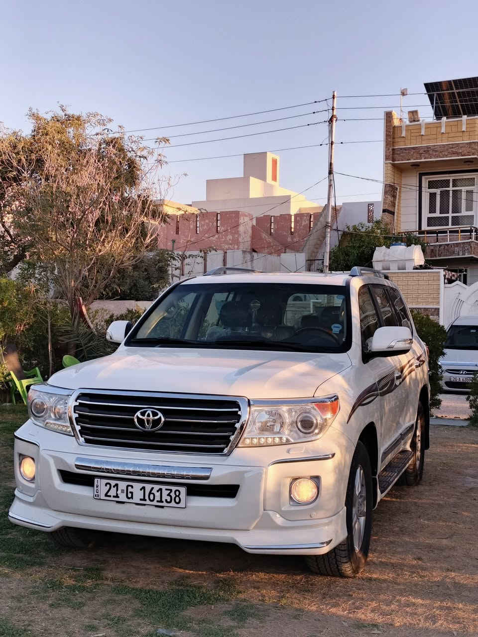 💎 للبيع: مفخرة الأرض لاندكروزر 2013 GXR (بريم أصلي)
الخيار المثالي للراحة والاقتصاد.. 6 سلندر بنظافة الوكالة
• الموديل: 2013.
• المحرك: 6 سلندر (V6) - عزم قوي وصرفية وقود ممتازة جداً.
• الفئة: بريم أصلي (Full Options).
• ناقل الحركة: أوتوماتيك (جير، محرك، وشاصي على الفحص).
🛠️ المواصفات والمميزات:
• نظام الدفع: 4x4 (دبل خفيف وثقيل) شغال بامتياز.
• المواصفات الخارجية: فتحة سقف، بصمة دخول، تشغيل عن بعد، حساسات أمامية وخلفية، جنوط البريم الأصلية، كشافات ضباب.
• المواصفات الداخلية: تكييف مركزي (ثلج)، ثلاجة، شاشة معلومات، كاميرا خلفية، تحكم سكان.
• الحالة: السيارة مسرفسة بالكامل، تواير بحالة ممتازة، ولا تحتاج لأي مصاريف نهائياً.

العنوان : ديالى بعقوبة 
السعر ٣٩٠ قابل للتفاوض
للاستفسار:***********
