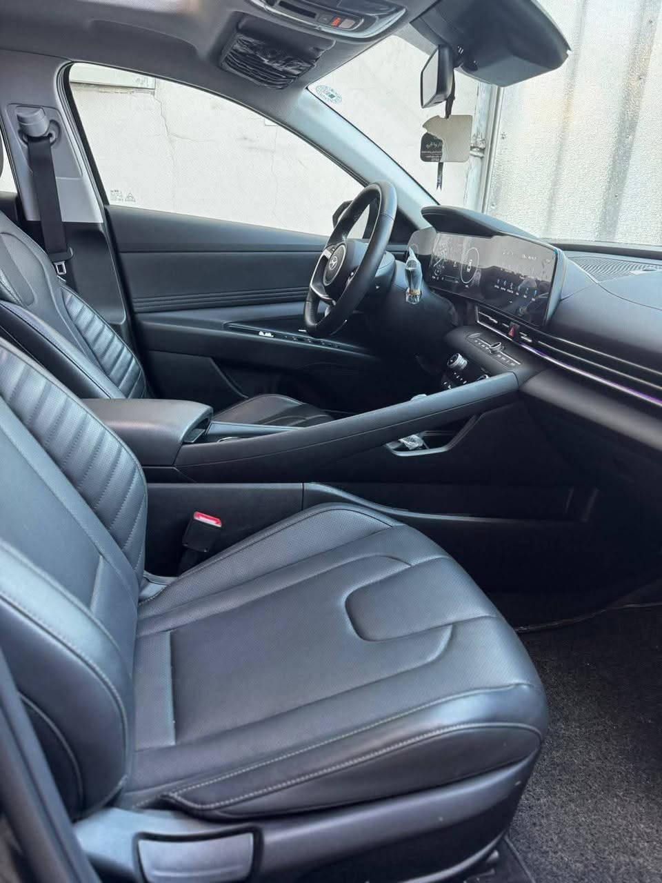 🚘 للبيع فقط – Hyundai Elantra 2024 🚘

🔹 زيرو – ممشى 5,000 كم فقط
🔹 اللون: أسود
🔹 فل مواصفات 1/1

📌 ملاحظة:
حادث جاملغ + جزء بسيط من الباب الخلفي (بجم كبس)
بدون فتح إيرباق – بحالة الوكالة ✔️

🔧 المواصفات:
▪️ محرك 2.0 (2000cc) دوش
▪️ بصمة تشغيل + تشغيل عن بُعد + ترحيب
▪️ فتحة سقف سلايد
▪️ مقاعد جلد + تدفئة
▪️ تدفئة ستيرن
▪️ شاحن وايرلس
▪️ إشارات بالمرايا
▪️ شاشة كبيرة متصلة + عدادات إلكترونية
▪️ لايت عدسات + LED نهاري
▪️ حساسات أمامية
▪️ منافذ شحن خلفية
▪️ كامرة 360
▪️ تحكم ستيرن + مثبت سرعة
▪️ رادار أمامي وجانبي
▪️ توقف ذاتي
▪️ نظام تحديد مسار + قيادة شبه ذاتية
▪️ أنظمة وضعيات قيادة
وغيرها من المواصفات المعروفة 🔥

📄 رقم أربيل – ترقيم جديد – تحويل مباشر)

📍 المكان: بغداد – قرب علوة الرشيد يم القوس
📞 للاستفسار: ***********
