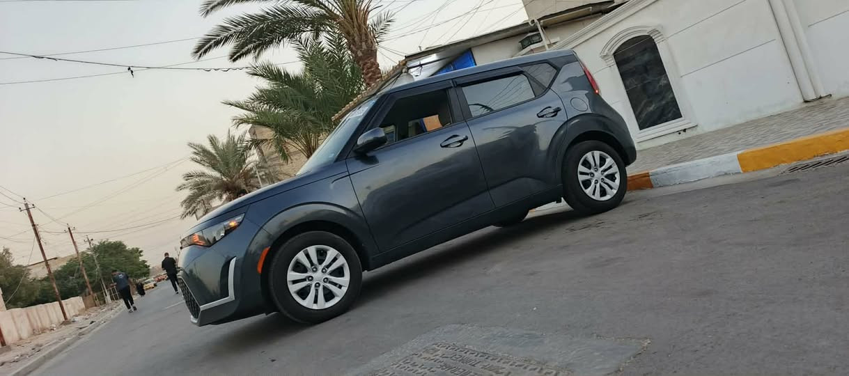 كيا صول موديل 23 وارد امريكي دخول جديد فحص وهزة وترقيم جديد اربيل باسمي تريد تحويل أو وكالة بدون متاخذ السيارة لاربيل تحويل مباشر 
((بدون حادث كلين تايتل ضرر باللحية مال الدعامية الأمامية))
مواصفاته 
LX 
محرك 2000 دوش 
رادار امامي 
شاشة تدعم كار بلي 
فول تحكم استيرن 
نظام كروز
نظام ضغط الهواء 
تحديد مسار توقف ذاتي 
اوتو ستوب 
وباقي المواصفات معروفة 
السعر ب 153 وبيه مجال بسيط 
مكان السيارة بغداد البياع 
للاستفسار الاتصال على الرقم *********** بي واتساب بغداد, العراق
