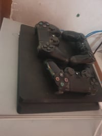 بلاي ستيشن 4 • جهاز ألعاب