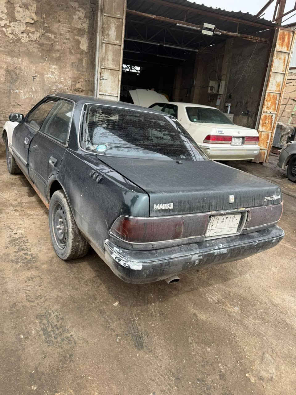 مارك عضم مديل 1991 رقم نجف مداور ثاني يوم بيها مكينه وكير جدد ستوني مصعدهن  مال بطه 2500vvt بيها منضومه زنون جديده دواخلها حلوه سماعات دمام شاشه اندرويد بيها قطعتين عايزلهن صبغ بس سعرها 35 وبيها مجال مكاني نجف ***********
