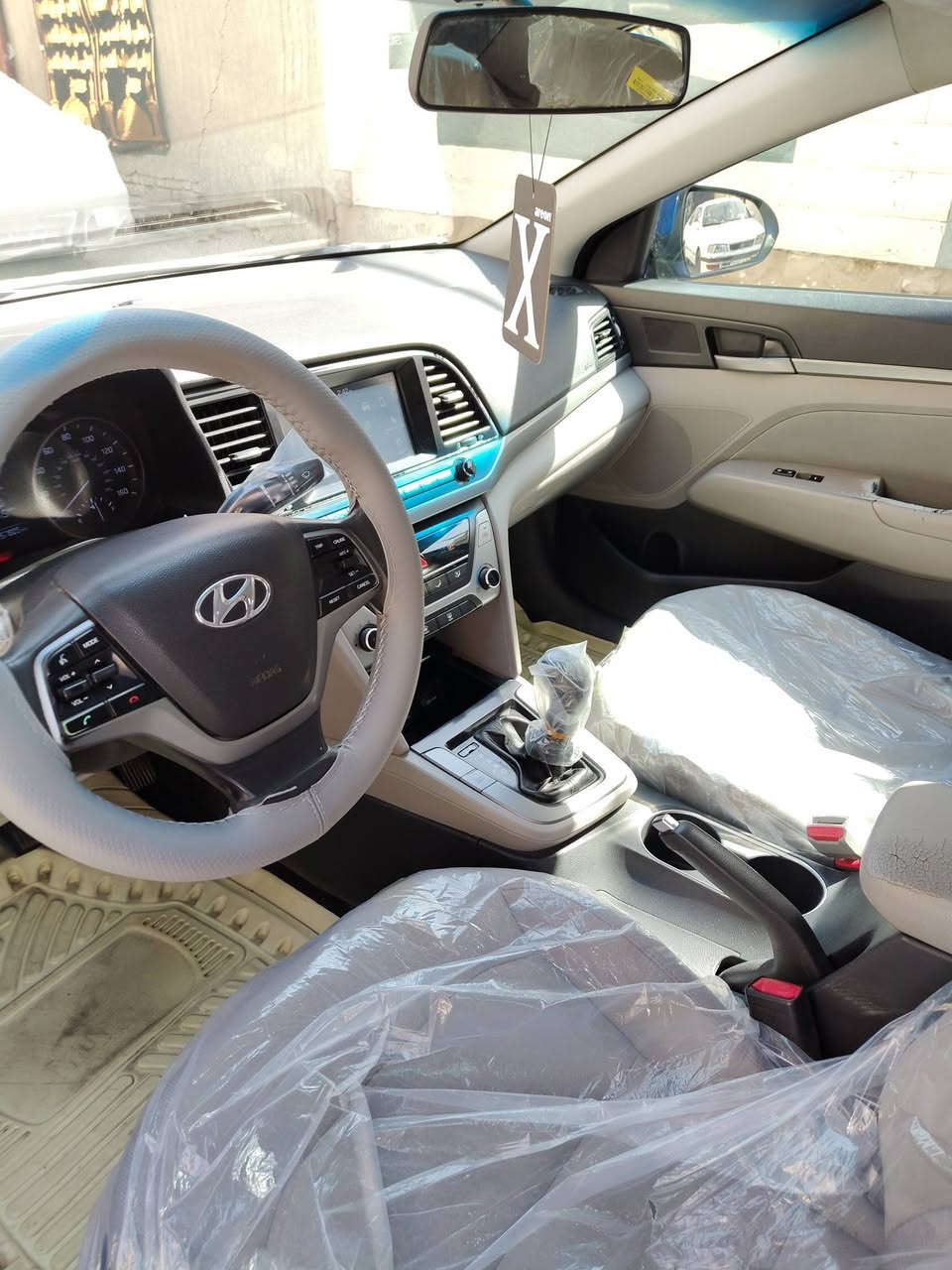 السلام عليكم النترا موديل 17 بيها قطعتين بدون دواخل وبدون ايرباك  وبدون كلشي حادثها بأمريكا ربع دعاميه رقم جديد صارله شهر من مسوي سنويه لل2031 السياره ادامه كامله من كلشي حتى الباتري جديد ما عايزه شي السعر 109 اتصال ***********
