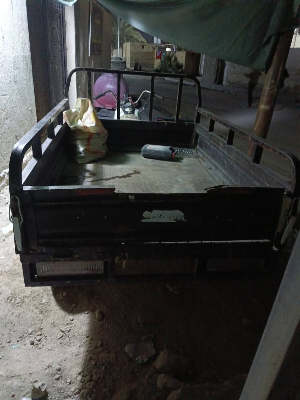 ستوته للبيع كلك جاهزه شغل واطلع اوراقها موجوده بس شاصيها مجروخ السعر 700 قفل
الرقم ***********
